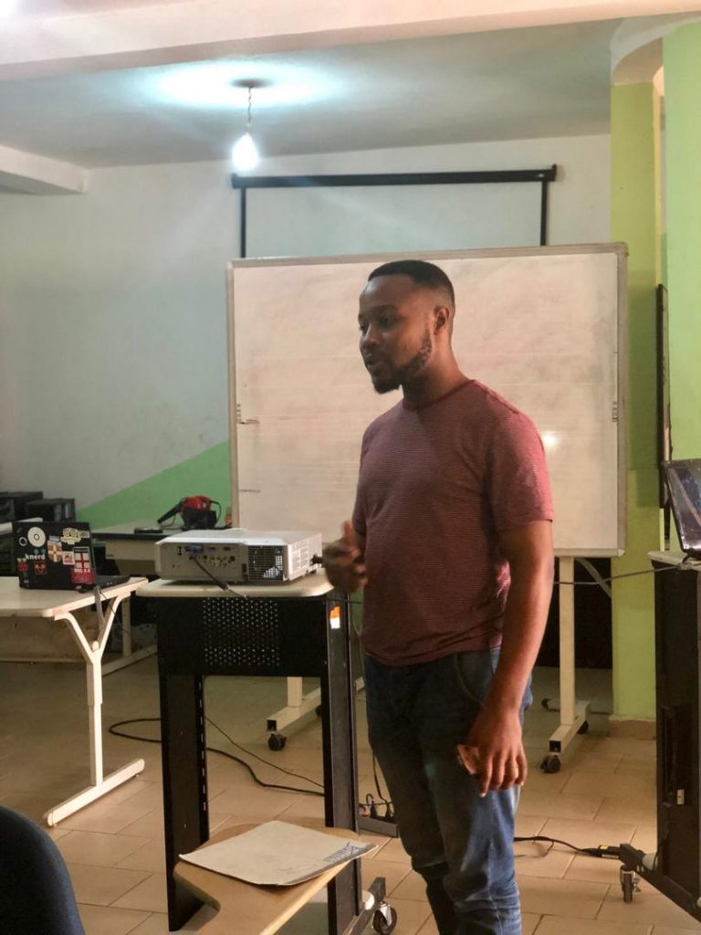 Acho delivering a presentation in 2019 on medical research methods